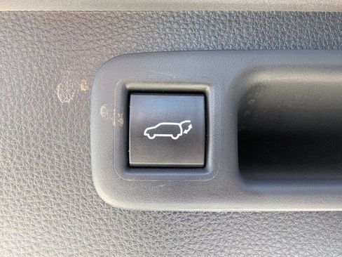 Used 2022 Toyota Highlander XLE AWD/4WD image 28
