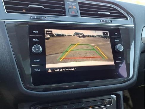 Used 2019 Volkswagen Tiguan SE w/ Panoramic Sunroof Package image 19