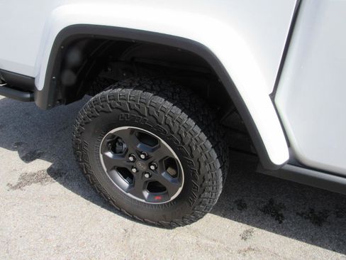 Used 2023 Jeep Gladiator Rubicon w/ Cold Weather Group image 4