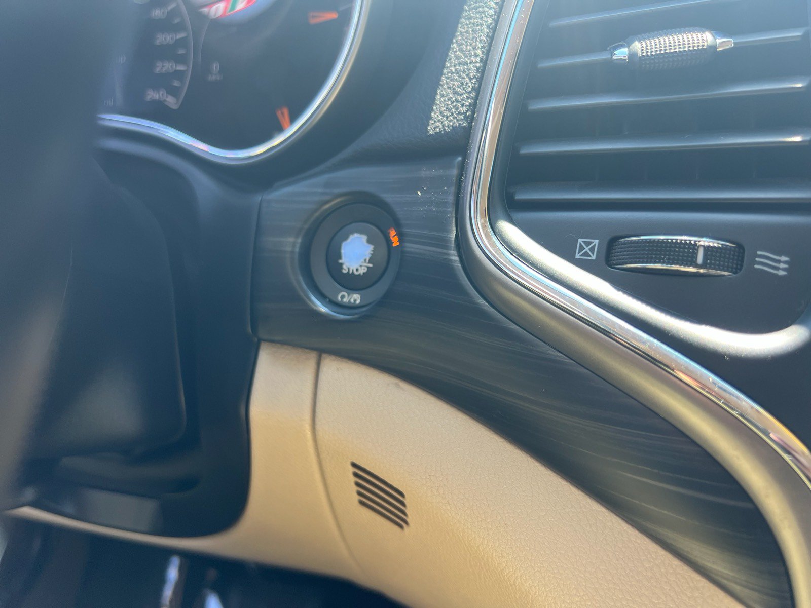 Used 2021 Jeep Grand Cherokee Laredo RWD image 19