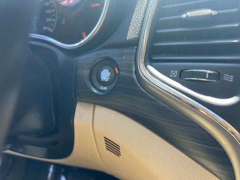 Used 2021 Jeep Grand Cherokee Laredo RWD image 19