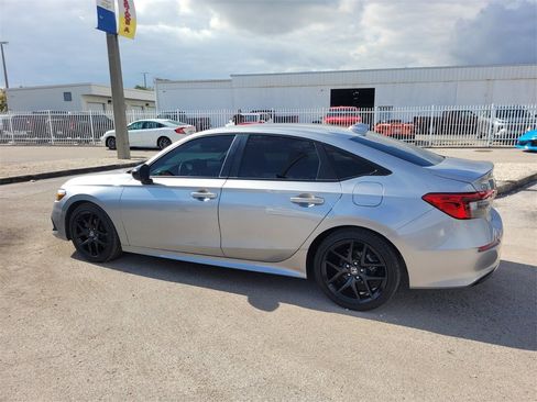 Used 2023 Honda Civic Sport image 9