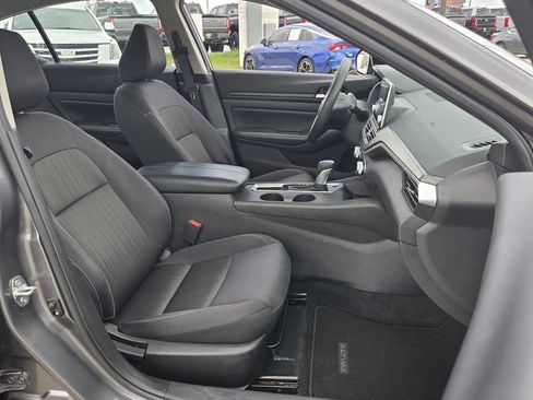 Used 2025 Nissan Altima 2.5 SV FWD image 18