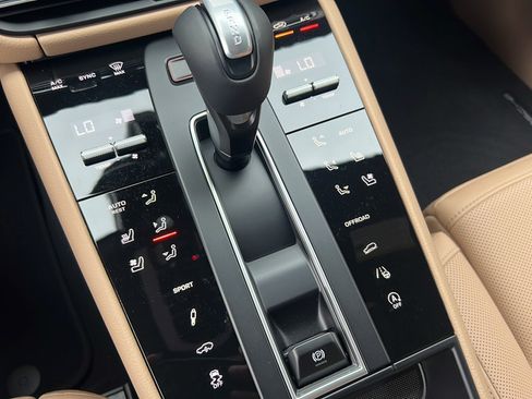 New 2026 Porsche Macan AWD/4WD image 25