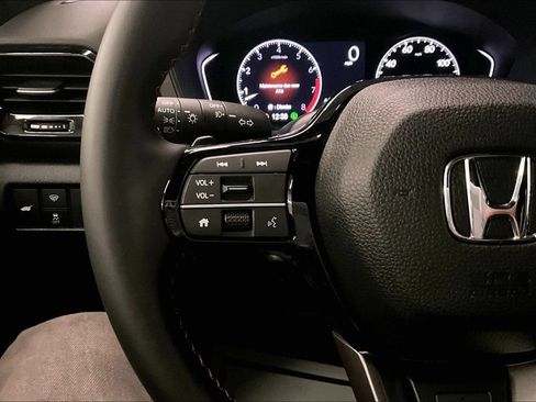 Used 2025 Honda Pilot TrailSport image 17