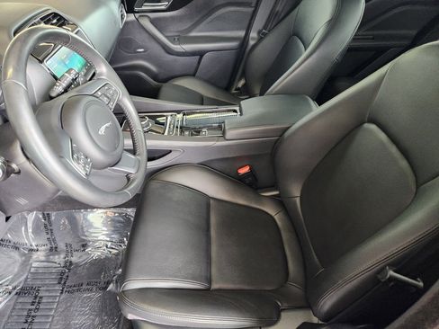 Used 2019 Jaguar F-PACE Premium image 16