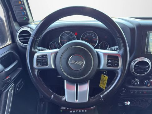 Used 2016 Jeep Wrangler Unlimited Rubicon AWD/4WD image 17