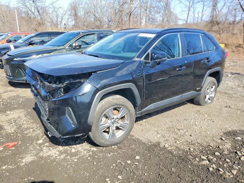 Used 2024 Toyota RAV4 LE AWD/4WD image 3