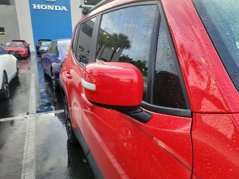 Used 2019 Jeep Renegade Altitude w/ Quick Order Package 2XM FWD image 12