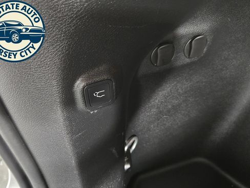 Used 2019 Jeep Cherokee Trailhawk w/ Comfort/Convenience Group AWD/4WD image 39