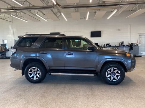 Used 2017 Toyota 4Runner TRD Off-Road image 4