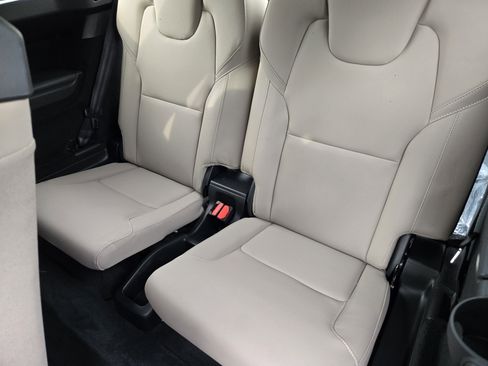 New 2025 Volvo XC90 B6 Core w/ Protection Package Premier image 40