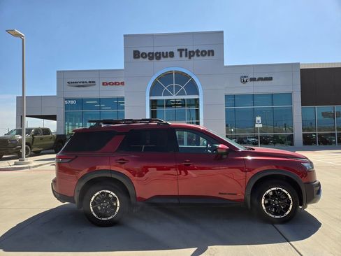 Used 2023 Nissan Pathfinder Rock Creek AWD/4WD image 2