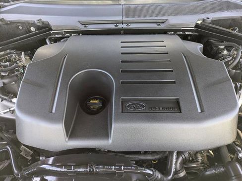 Certified 2023 Land Rover Defender 130 SE AWD/4WD image 25