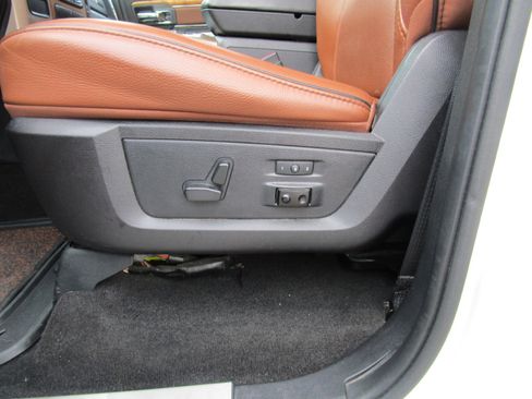 Used 2016 RAM 1500 Laramie Longhorn w/ Convenience Group image 18