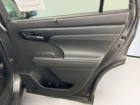 Used 2024 Toyota Highlander XSE image 34