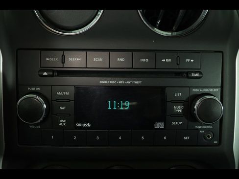 Used 2014 Jeep Compass Latitude FWD image 21