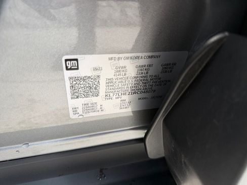 Used 2024 Chevrolet Trax LT w/ Sunroof Package FWD image 36