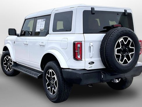 Used 2025 Ford Bronco Outer Banks image 9