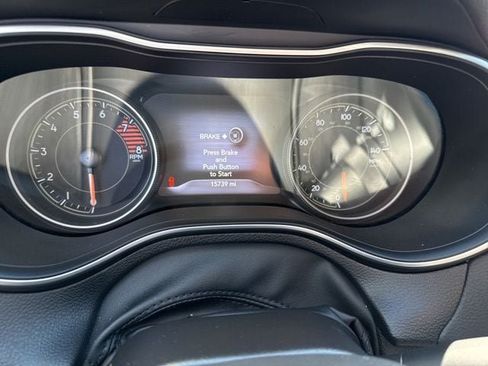 Used 2022 Jeep Cherokee Trailhawk w/ Premium Leather Package AWD/4WD image 21