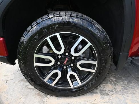 Used 2024 GMC Sierra 1500 AT4 w/ AT4 Premium Package AWD/4WD image 10