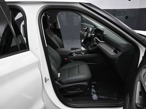 Used 2025 Ford Explorer Active w/ Active Comfort Package image 12