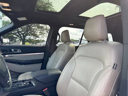 Used 2019 Ford Explorer XLT w/ Equipment Group 202A AWD/4WD image 5