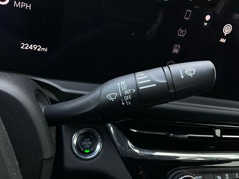 Used 2025 Buick Envista Sport Touring image 36