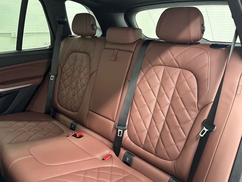 Used 2026 BMW X5 xDrive40i w/ Climate Comfort Package image 16