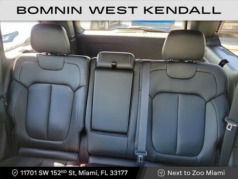 Used 2025 Jeep Grand Cherokee Limited w/ Black Appearance Package image 10