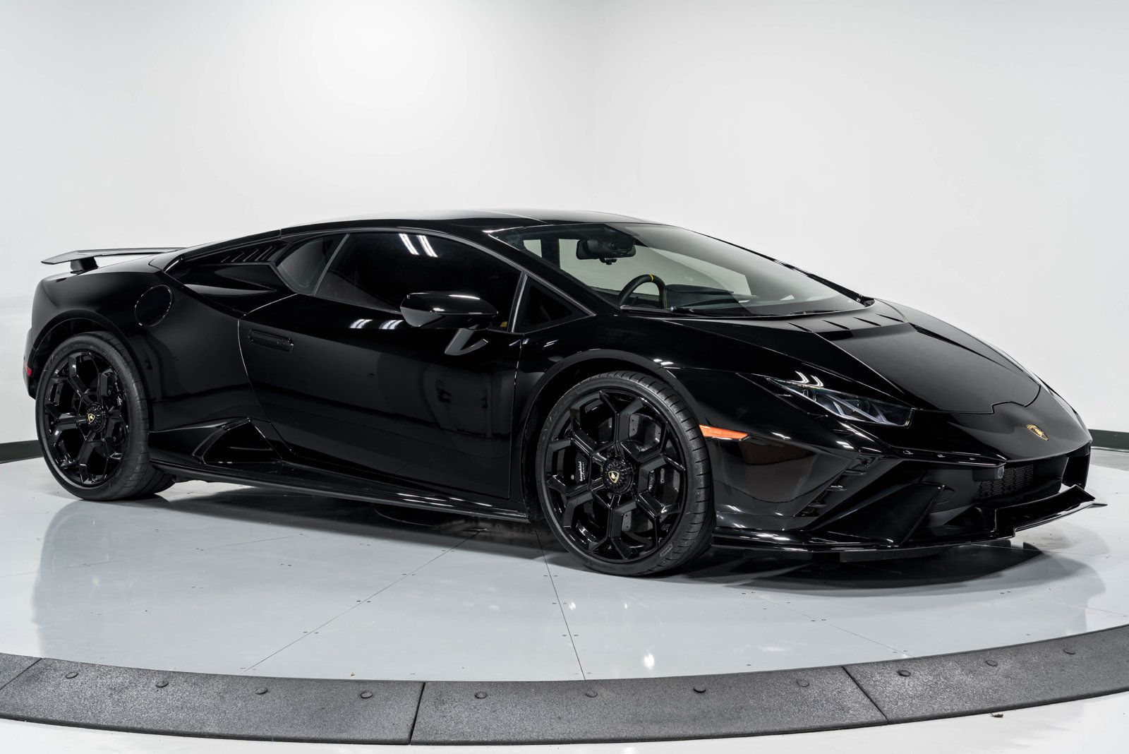 Used 2023 Lamborghini Huracan Tecnica RWD image 40