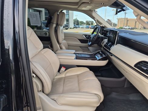 Used 2019 Lincoln Navigator L Reserve AWD/4WD image 11
