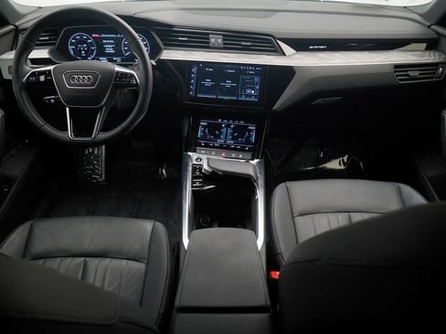 Used 2024 Audi Q8 e-tron Premium image 8