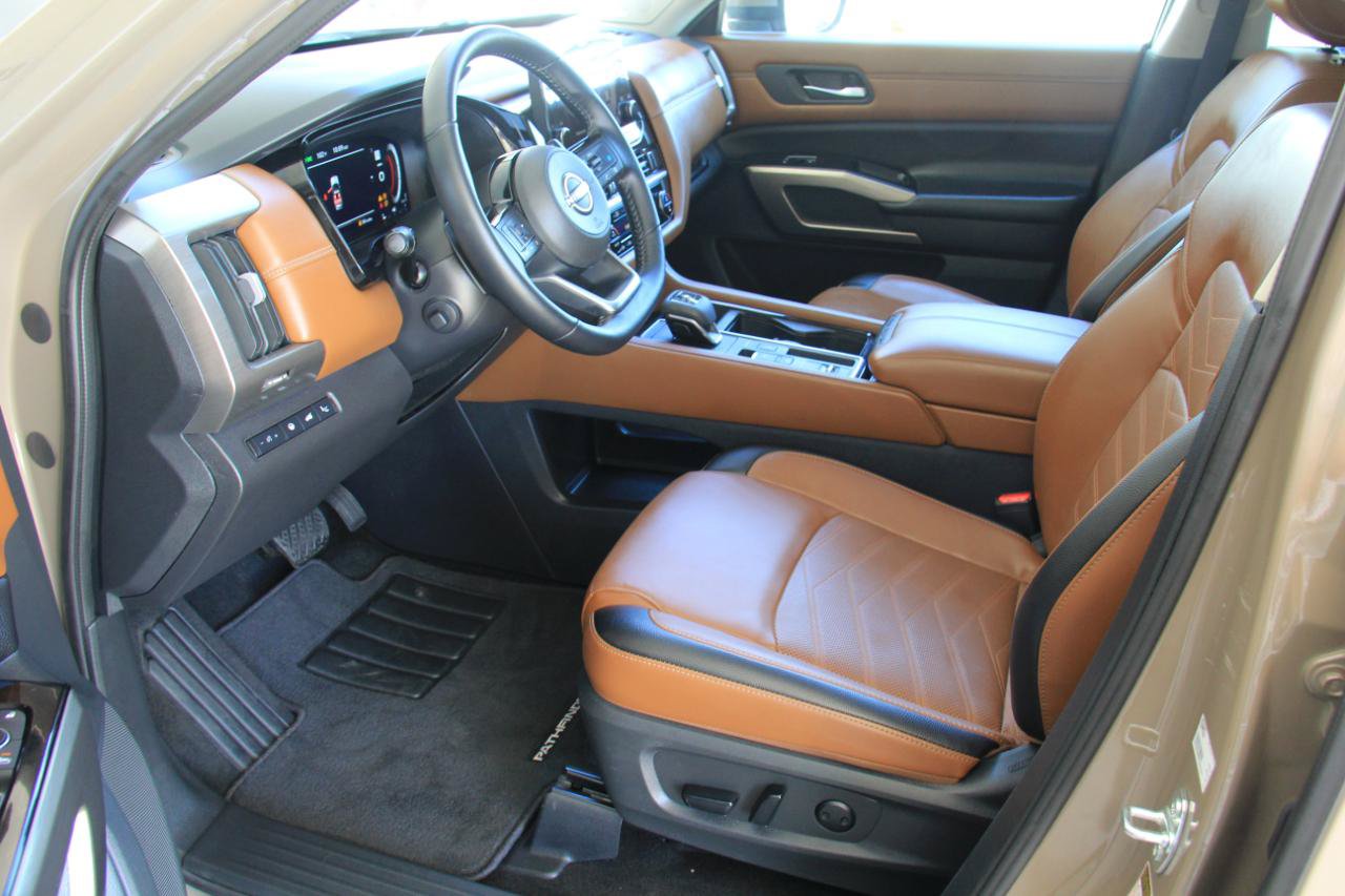 Used 2024 Nissan Pathfinder Platinum FWD image 23