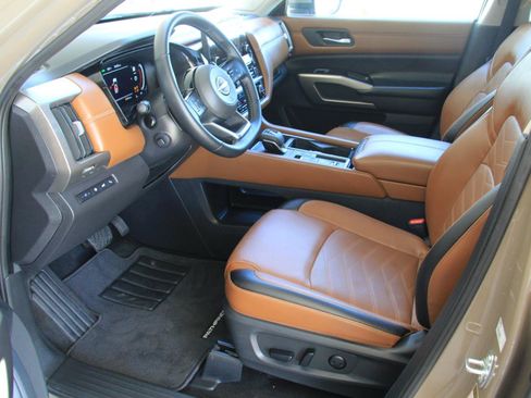 Used 2024 Nissan Pathfinder Platinum FWD image 23