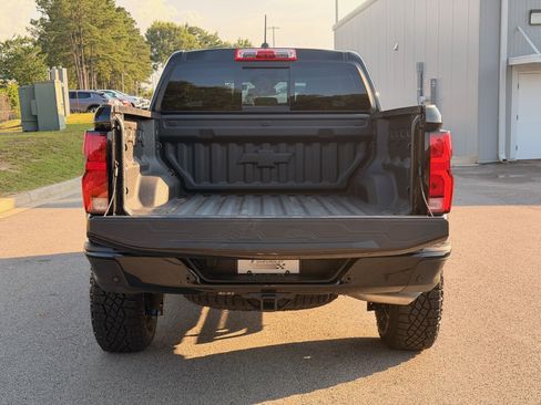 Used 2026 Chevrolet Colorado ZR2 w/ Technology Package AWD/4WD image 32