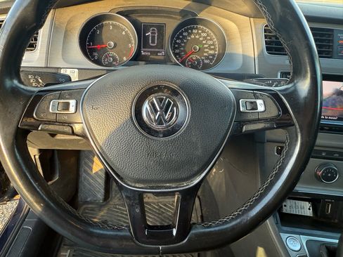 Used 2015 Volkswagen Golf TDI S image 12