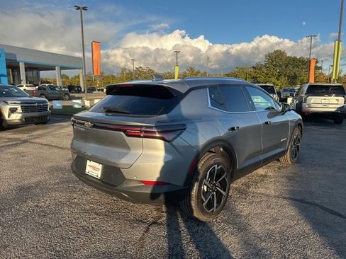 New 2026 Chevrolet Equinox EV LT image 3