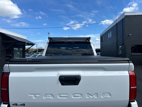Used 2024 Toyota Tacoma SR5 AWD/4WD image 24