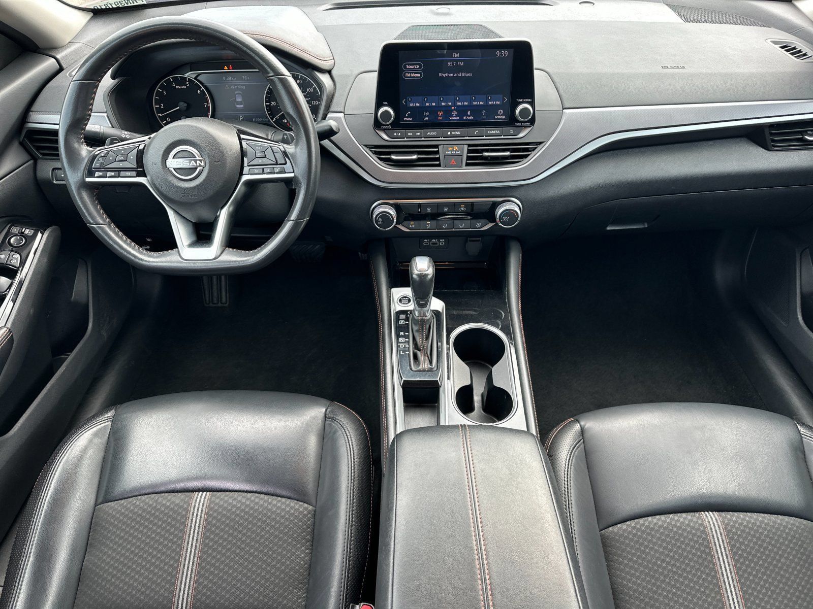 Used 2024 Nissan Altima 2.5 SR FWD image 13