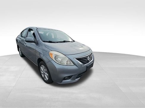Used 2014 Nissan Versa SV w/ Convenience Package FWD image 8