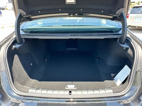 Used 2024 BMW i7 xDrive60 w/ Executive Package image 29