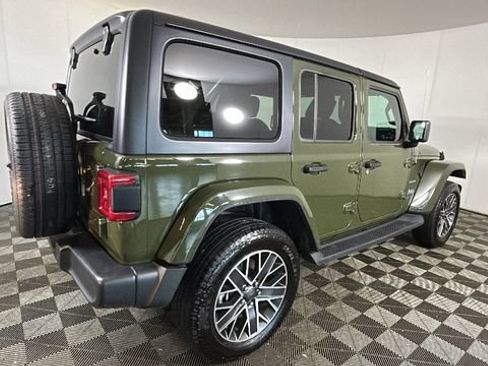 Used 2023 Jeep Wrangler Unlimited Sahara w/ Cold Weather Group AWD/4WD image 2