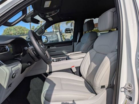 New 2026 Jeep Grand Wagoneer Summit AWD/4WD image 11
