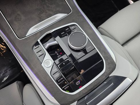Used 2025 BMW X5 sDrive40i w/ M Sport Package RWD image 23