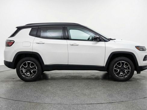 Used 2025 Jeep Compass Trailhawk AWD/4WD image 11