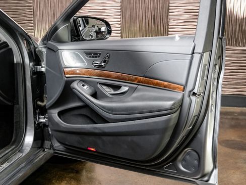 Used 2018 Mercedes-Benz S 560 4MATIC Sedan image 40