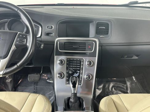 Used 2018 Volvo V60 T5 Dynamic w/ Vision Package image 26