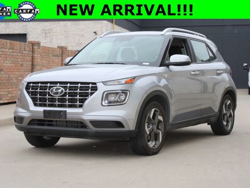 Used 2024 Hyundai Venue SEL image 1