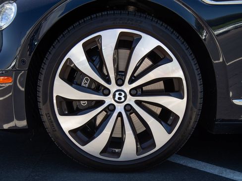Used 2024 Bentley Flying Spur Azure AWD/4WD image 8